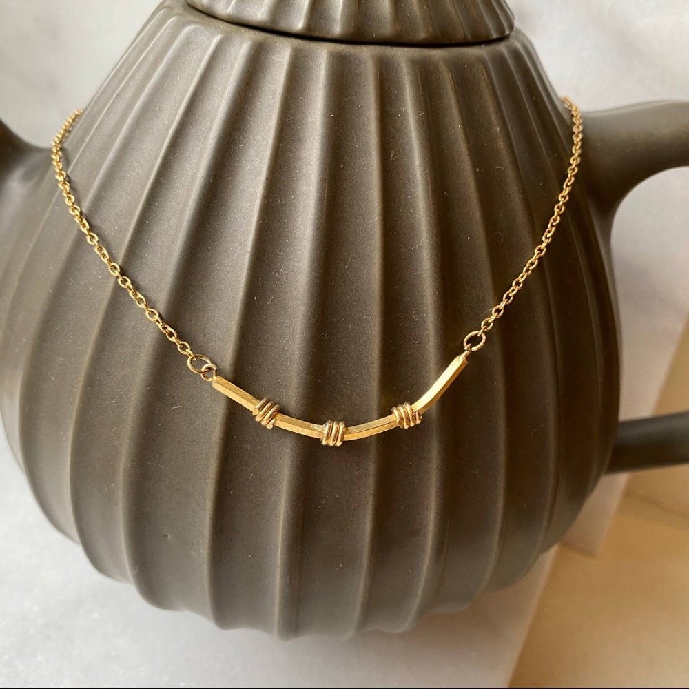 Curved Bar Pendant Chain Necklace Vintage